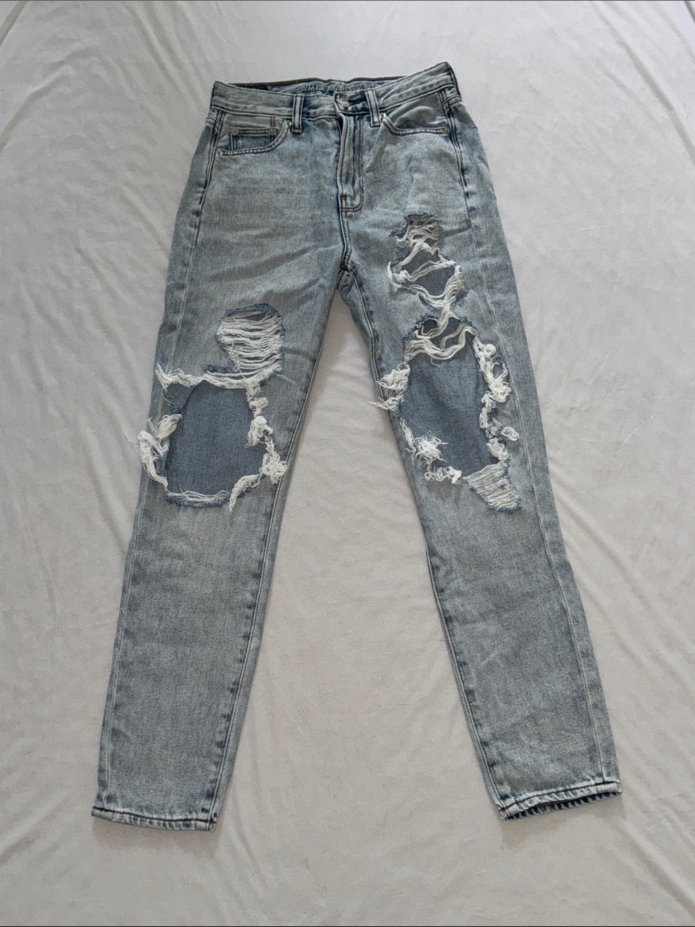 NWOT AEO Light Wash Distressed Jeans 00